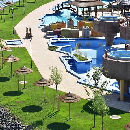 Tahiti Apartman Hajdúszoboszló Esterno foto
