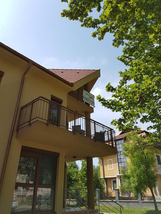 Tahiti Apartman Hajdúszoboszló Esterno foto