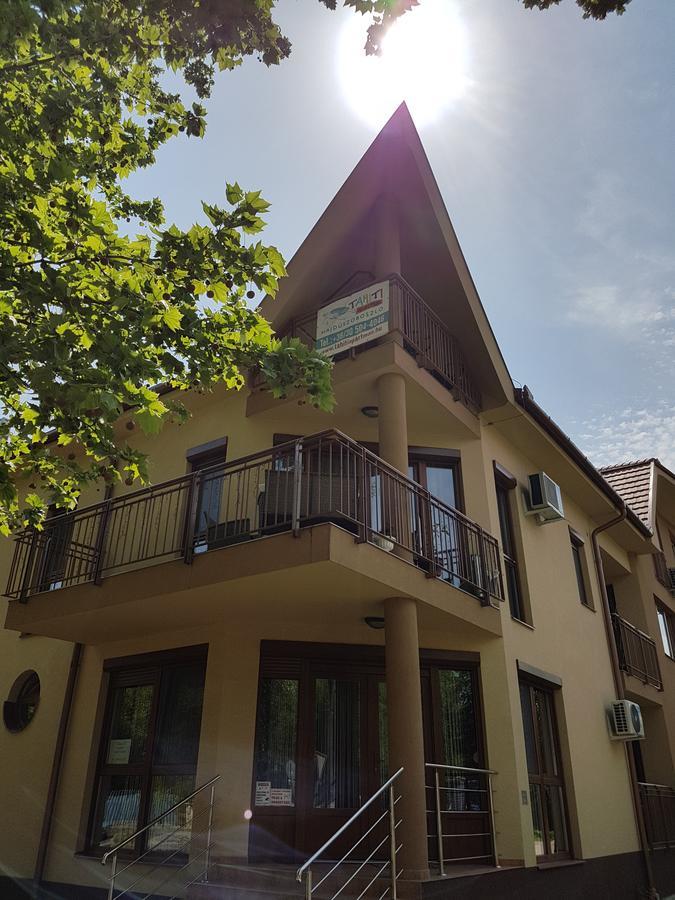 Tahiti Apartman Hajdúszoboszló Esterno foto